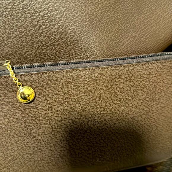 Gucci Pebbled Leather Tote Bag with Matching Pouch - Picture 4 of 11